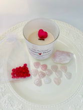 Load image into Gallery viewer, Cinnamon Hearts Coco-Beeswax Aromatherapy Candle with Wooden Wick 8 oz